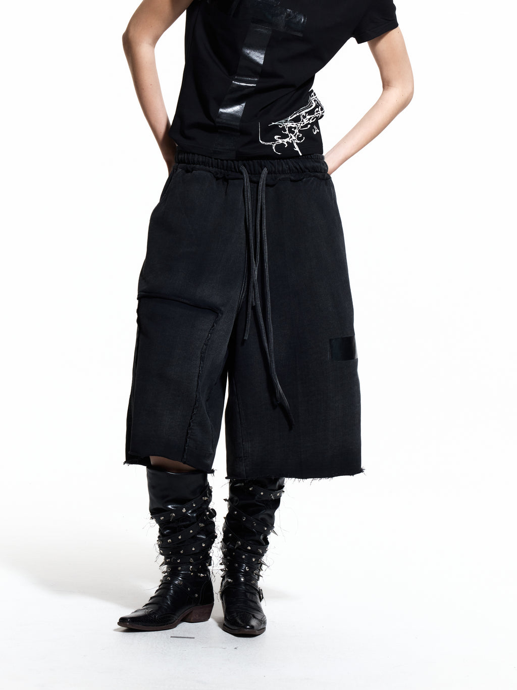 FLYERRER 26SS Black Cross Rubber Washed Raw Edge Loose Distressed Seven-Point Sweatpants FR328